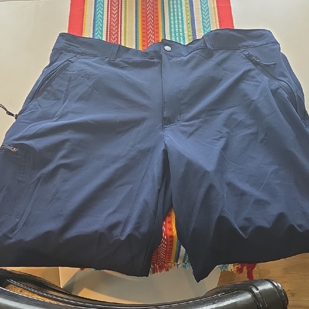 Columbia Men's Dark Blue Cargo Shorts